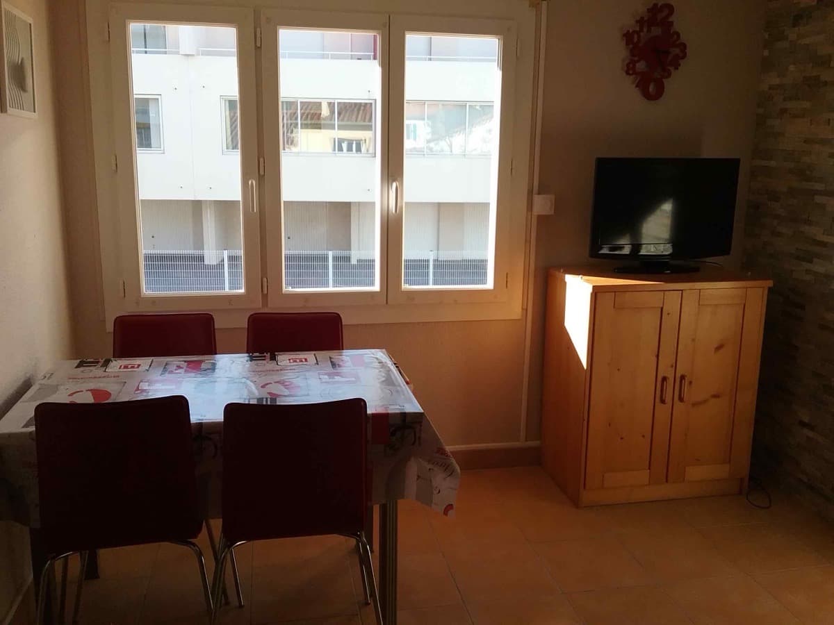 Coin salon pavillon T2 Saint-Cyprien-Plage