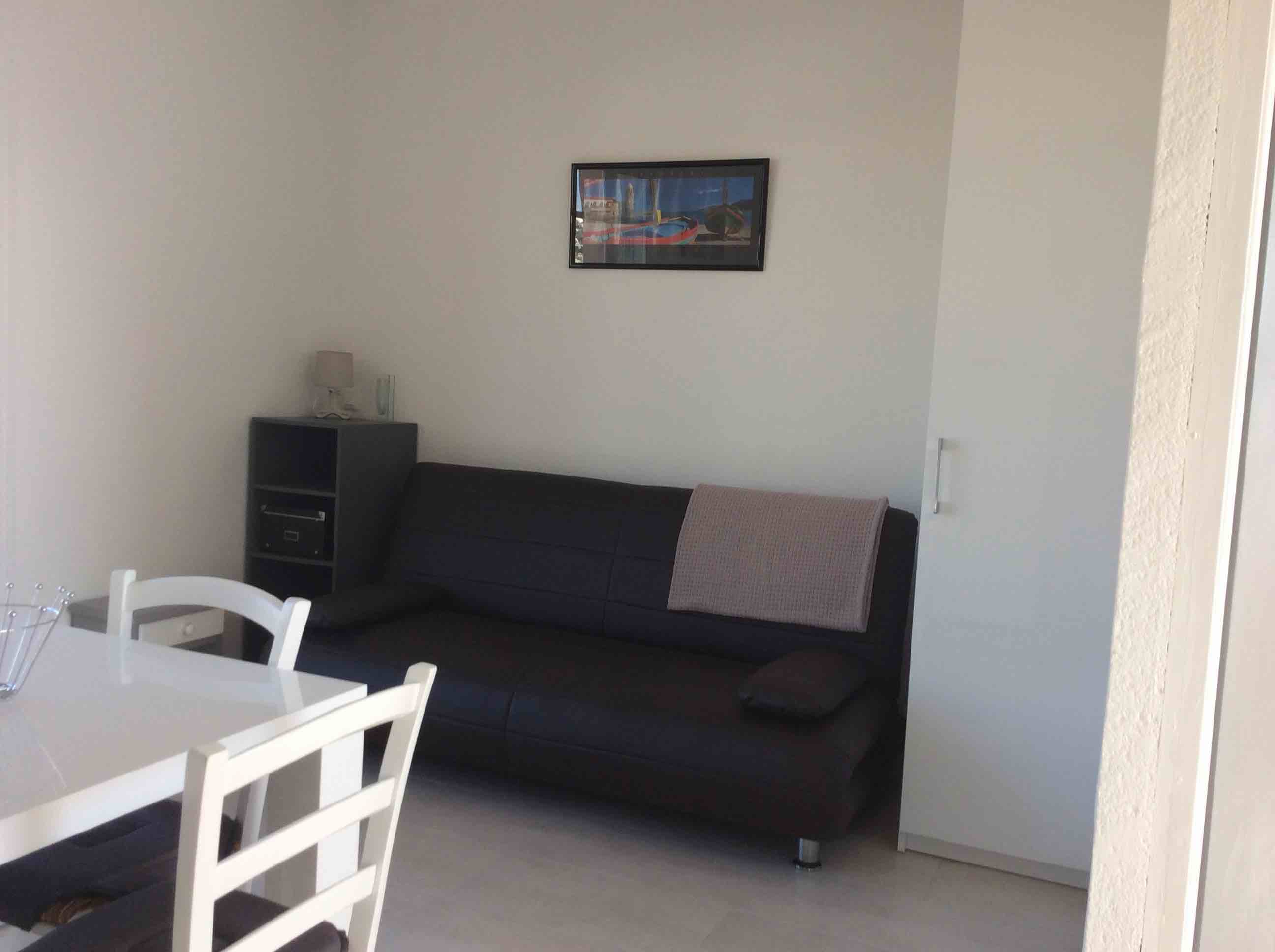 Salon lumineux appartement Maillol — location Saint-Cyprien-Plage